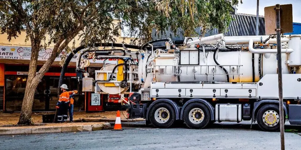 Hydrovac hire Brisbane – vacuum truck exposing underground utilities safely